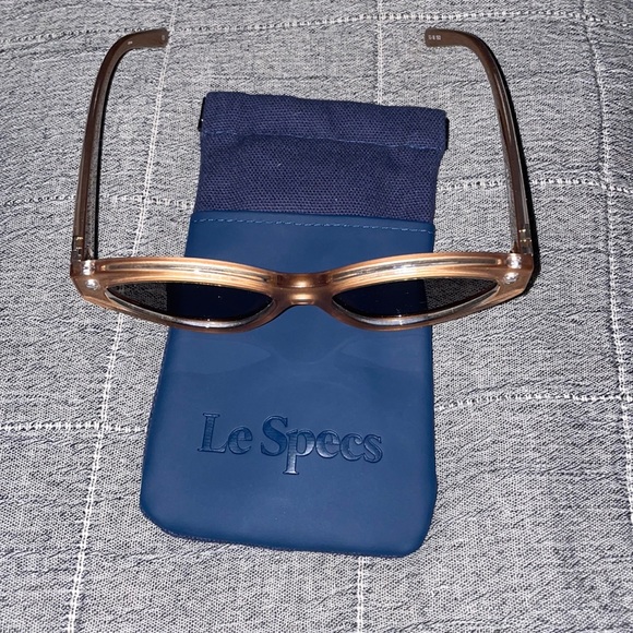 Le Specs synthcat Women’s sunglasses new without tags gold - Picture 2 of 4